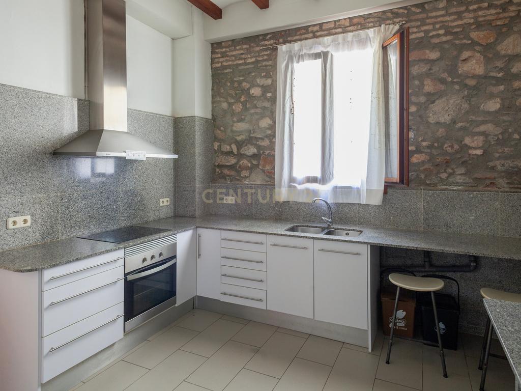 Encanto modernista no rés do chão com jardim – La Garriga - Image 2