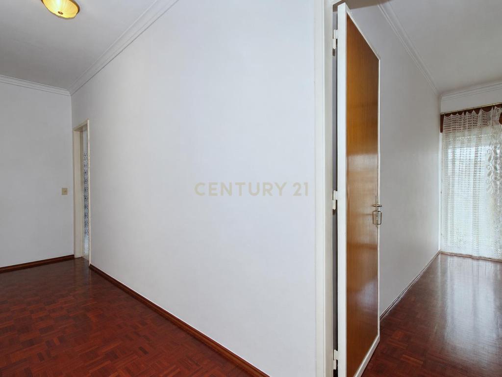 Apartamento T2 com Duas Varandas e Excelente Localização - Image 31