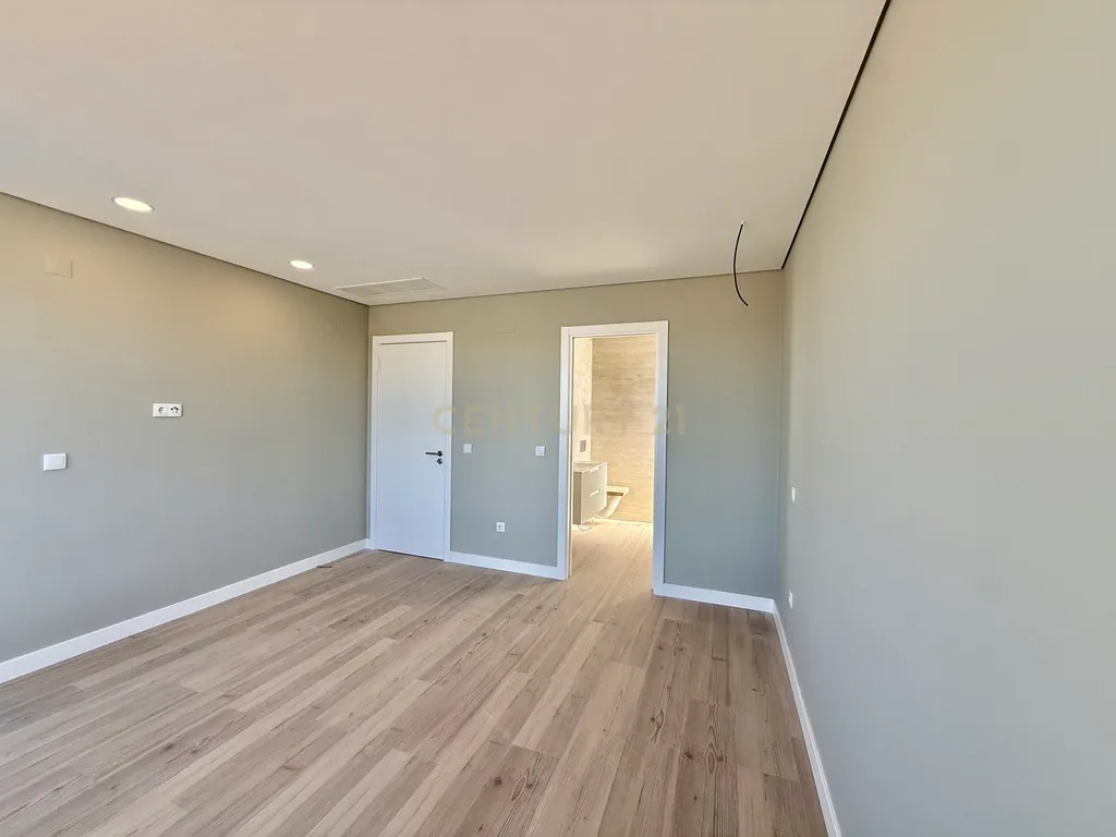Moderna Moradia T3 em Azeitão, Setúbal - Em Construção - Image 14