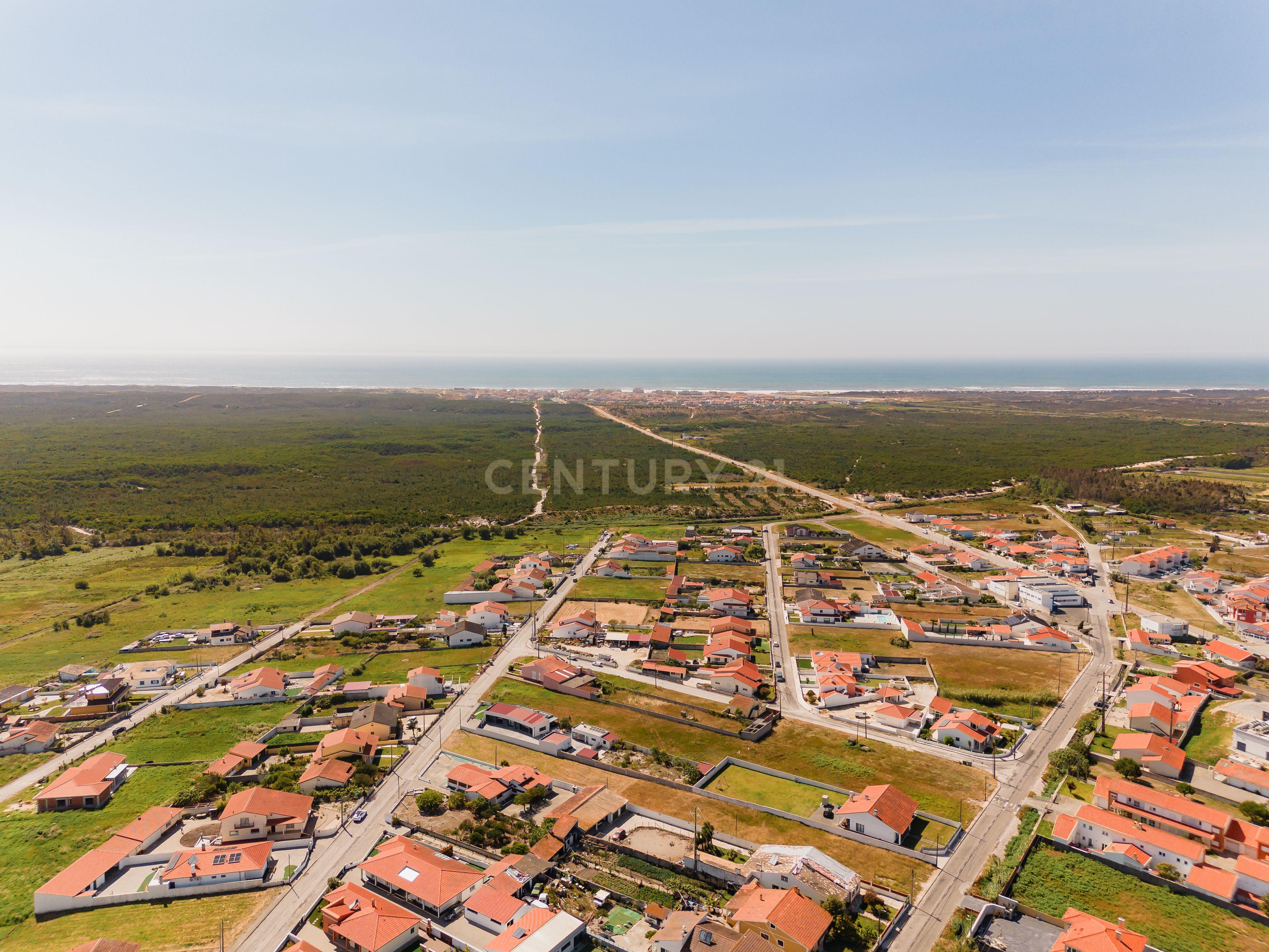 Fotografia 9 de Moradia com Piscina, Terreno e Anexos a 2 Km da praia