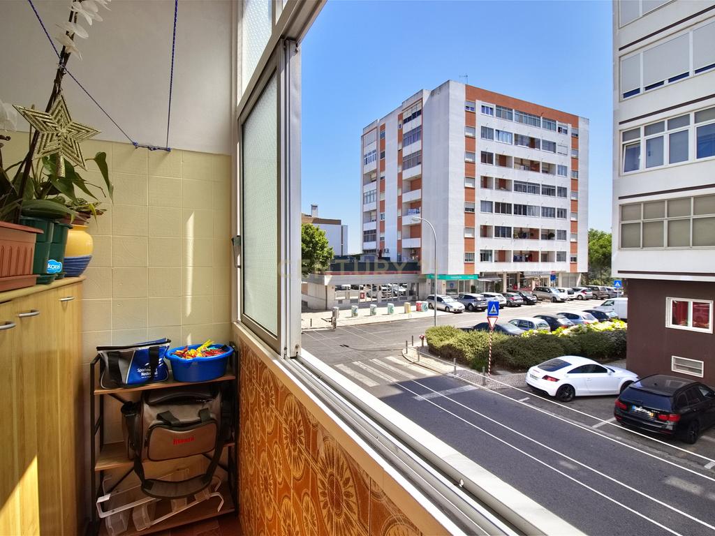Apartamento T3 com 2 casas de banho em Barcarena – Pronto a habitar - Image 17