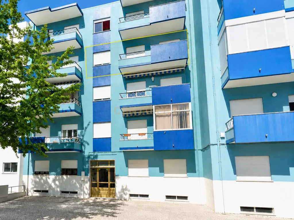 Apartamento T3 Central Almada Remodelado - Image 12