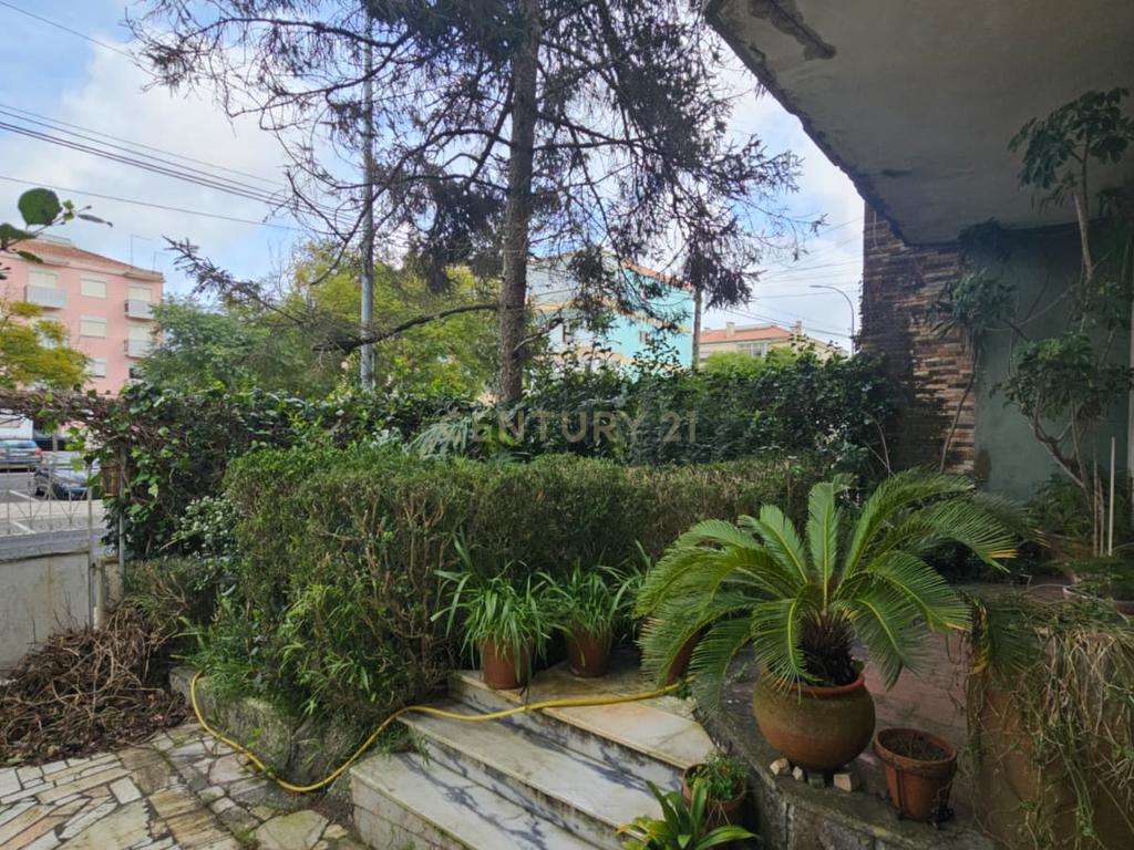 Moradia T4 com garagem em Ouressa, Mem Martins, Sintra - Image 2