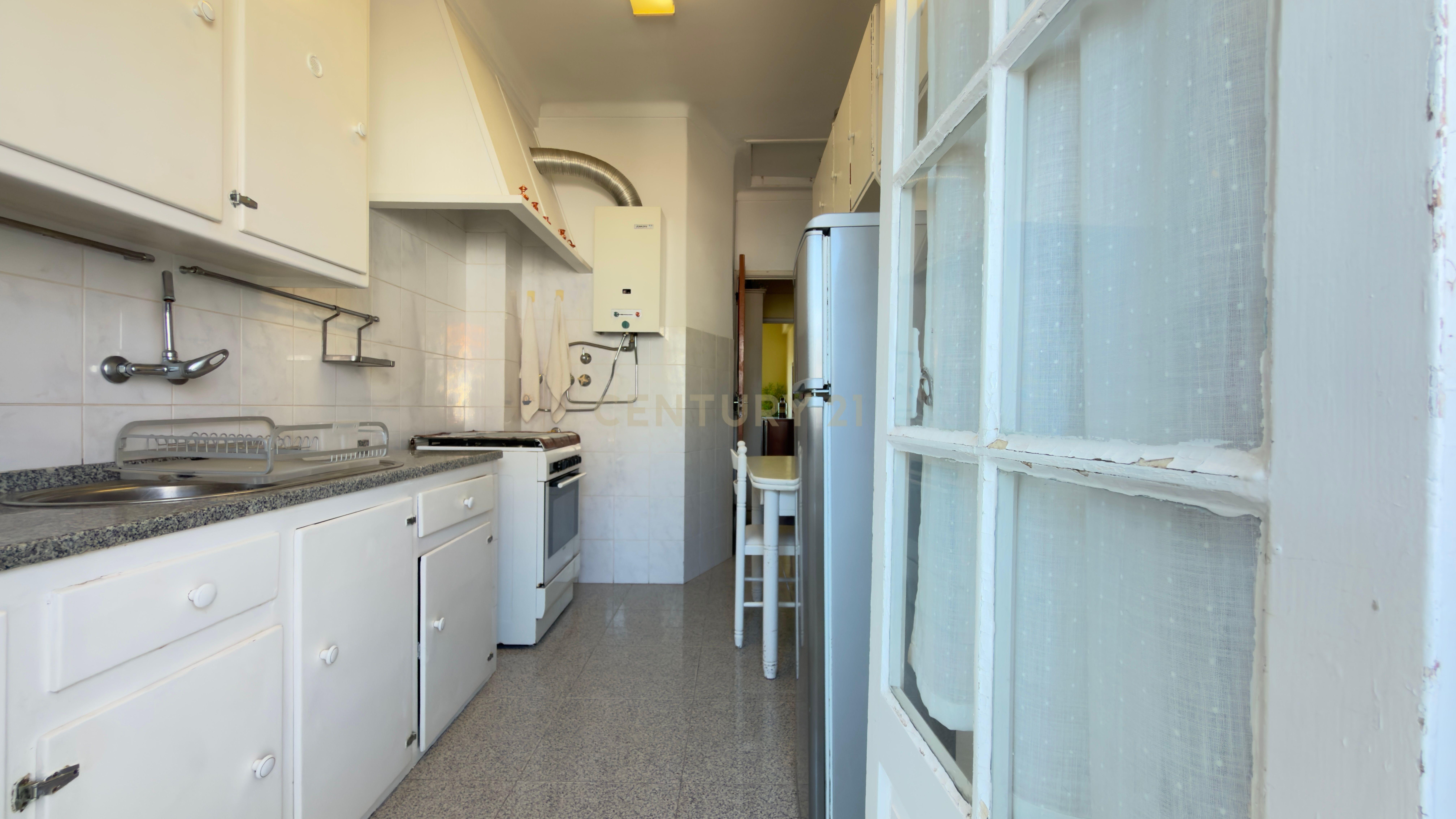Fotografia 6 de Apartamento T2 para remodelar com vista para o Convento de São Vicente