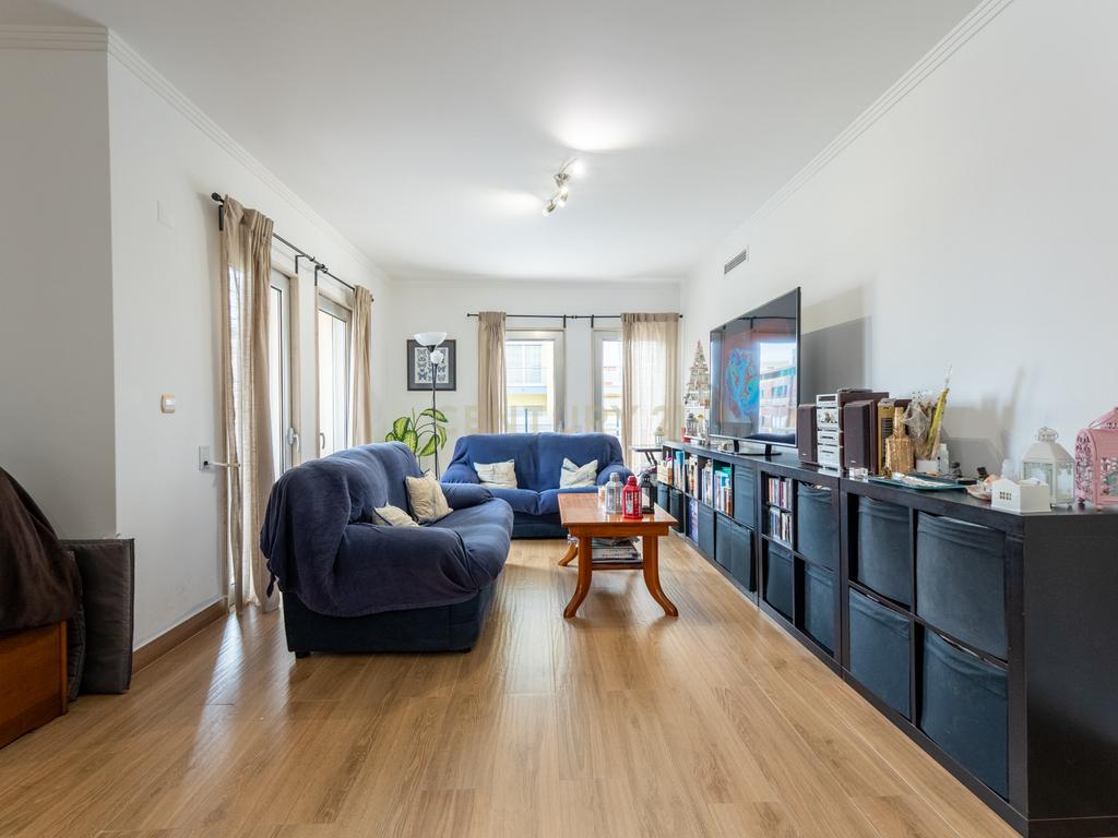 Apartamento T3 com 2 Terraços Gigantes e Vista Rio – A 10 min de Lisboa - Image 3