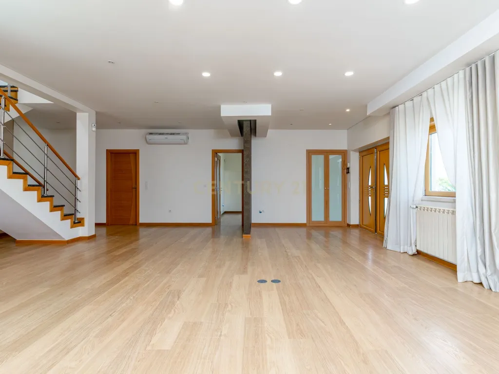 Moradia T4 com Piscina | 426 m² de Construção e Lote de 1.000 m² | Arruda dos Vinhos - Image 22