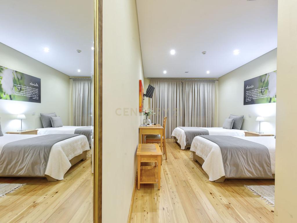 Propriedade T8 com Jardins, Lago e Potencial Alojamento - Localização Premium - Image 36