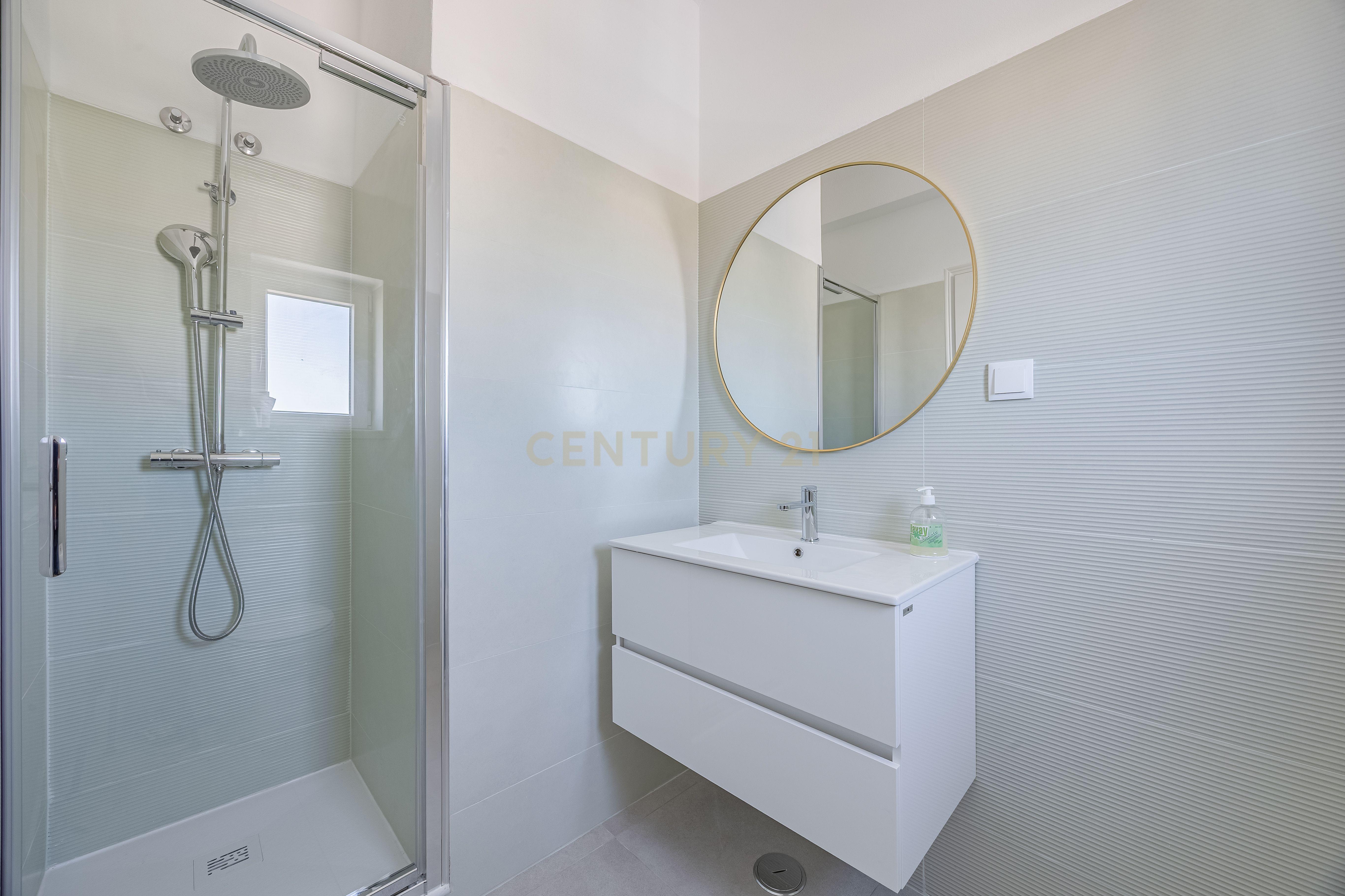 Fotografia 8 de #NOVIDADE# Apartamento Renovado com muita luz natural T2 em Lagos, Faro