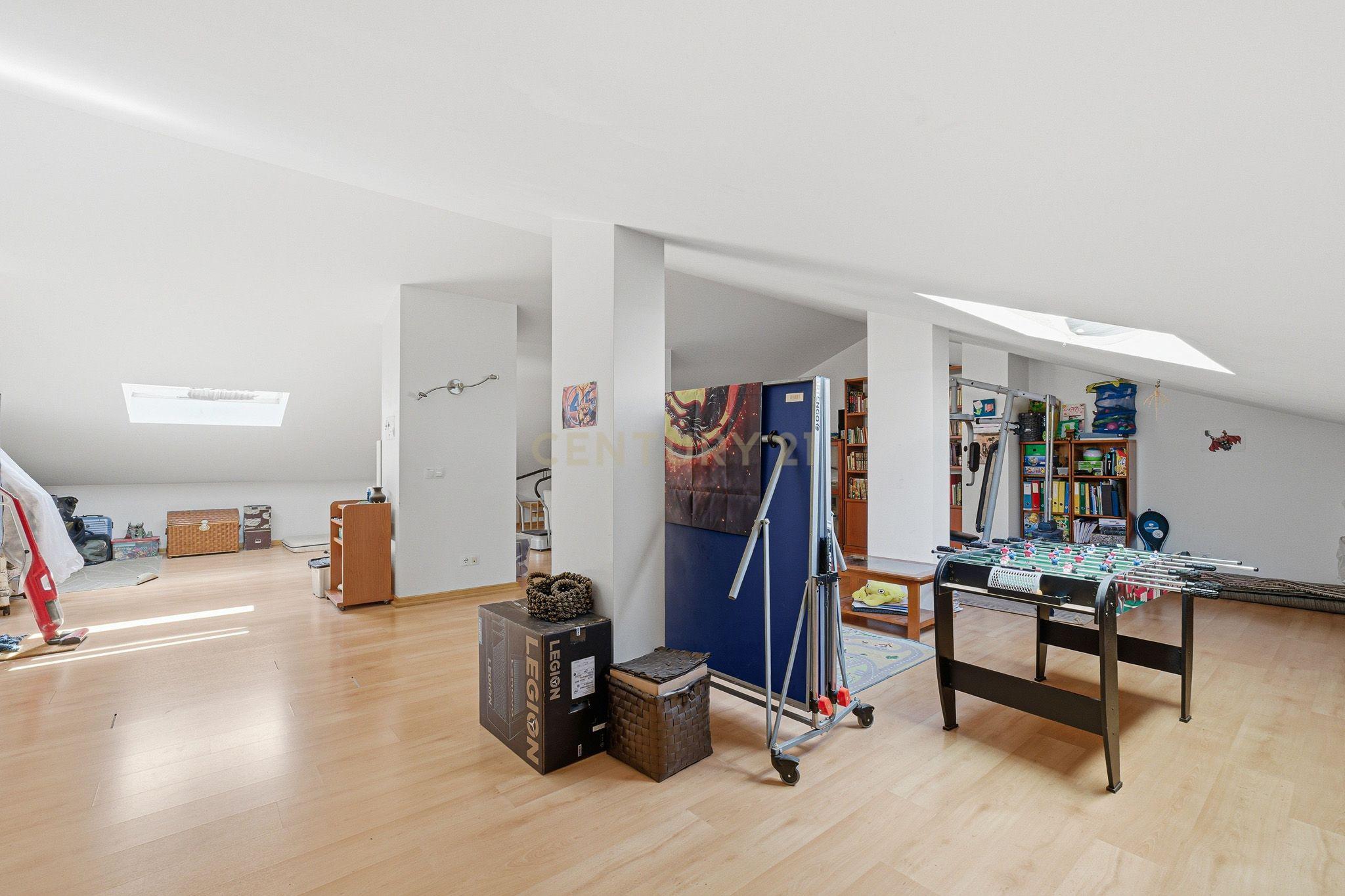 Fotografia 3 de Apartamento T3 Duplex Samouco | Box para 2 Viaturas | Elevador