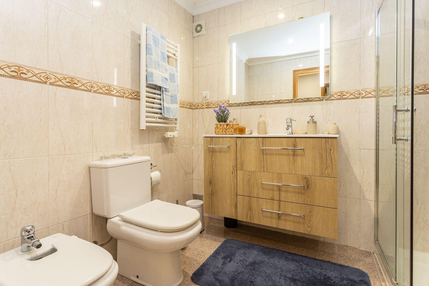 Apartamento T4 c/Arrecadação - Torre da Marinha - Image 3