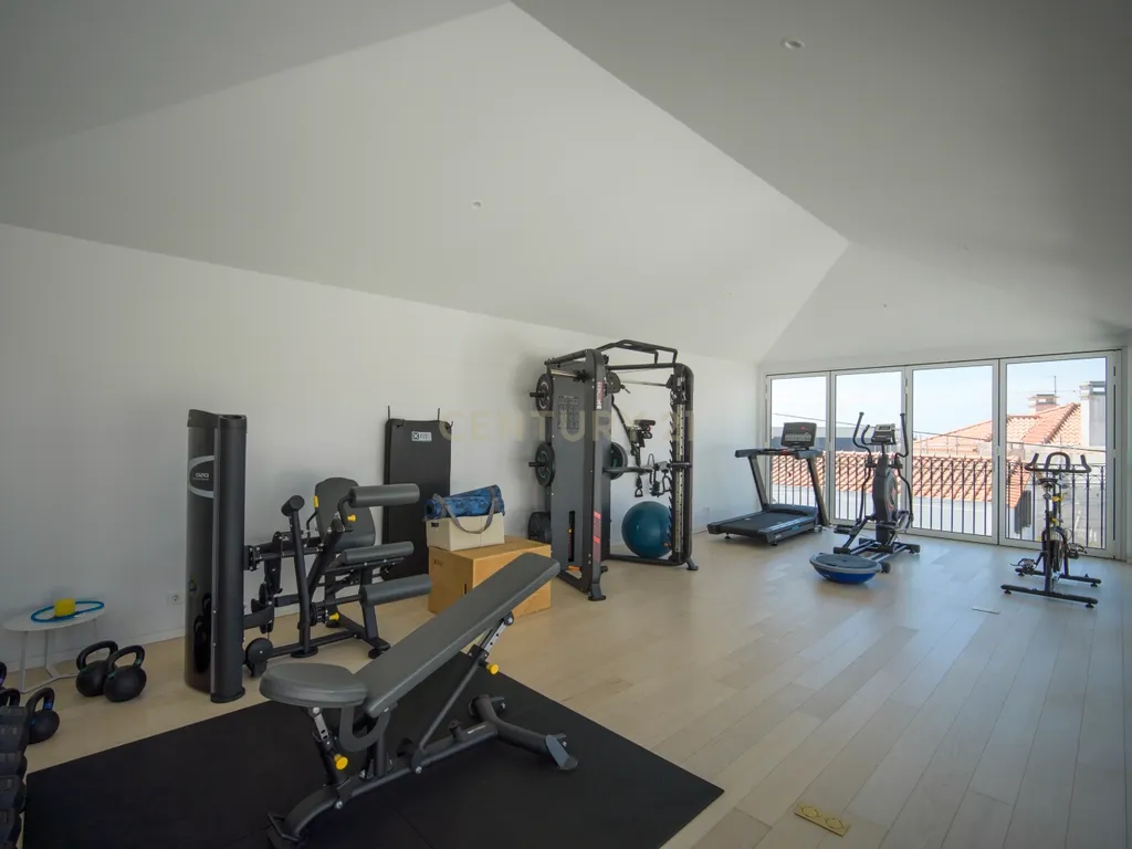 Apartamento T4 com Vista Mar em Condomínio Privado – Monte Estoril - Image 32