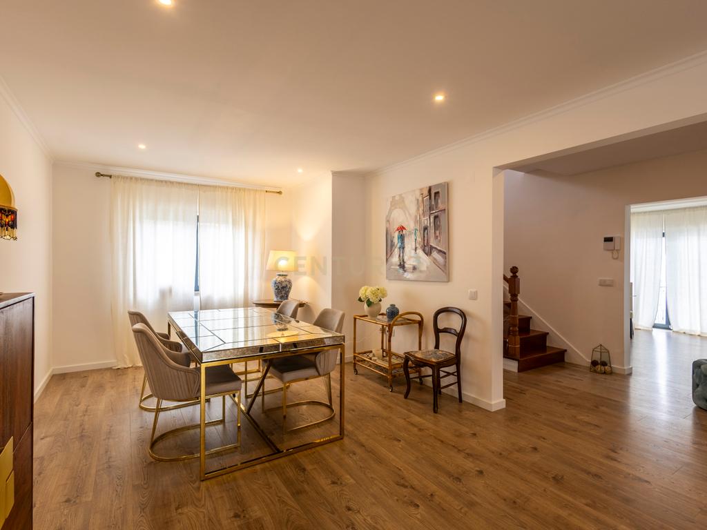 Moradia de Sonho na Charneca da Caparica – Elegância, Conforto e Localização Privilegiada - Image 35