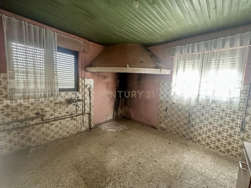 Moradia com 1 300 m² de Terreno e Elevado Potencial em Tabosa do Carregal - Image 20