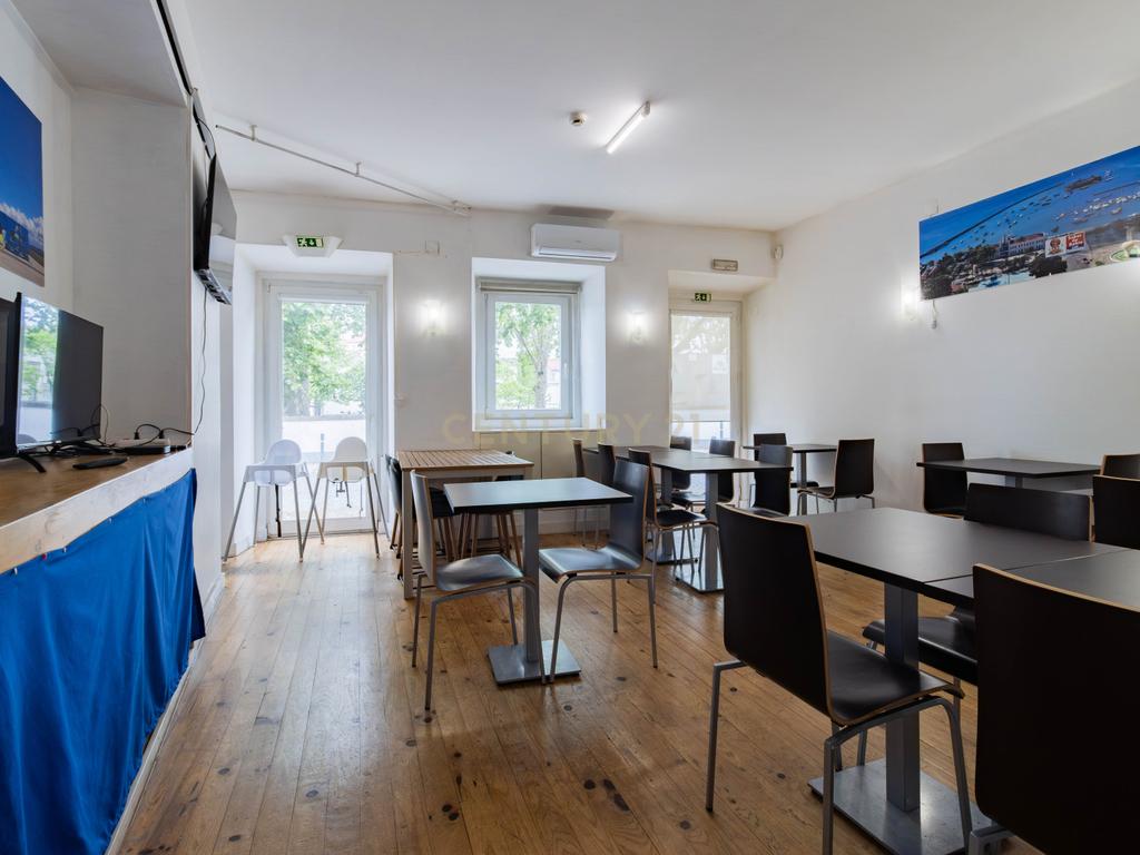 Restaurante totalmente equipado, situado numa localização privilegiada junto ao Parque do Avião, em Leiria - Image 5