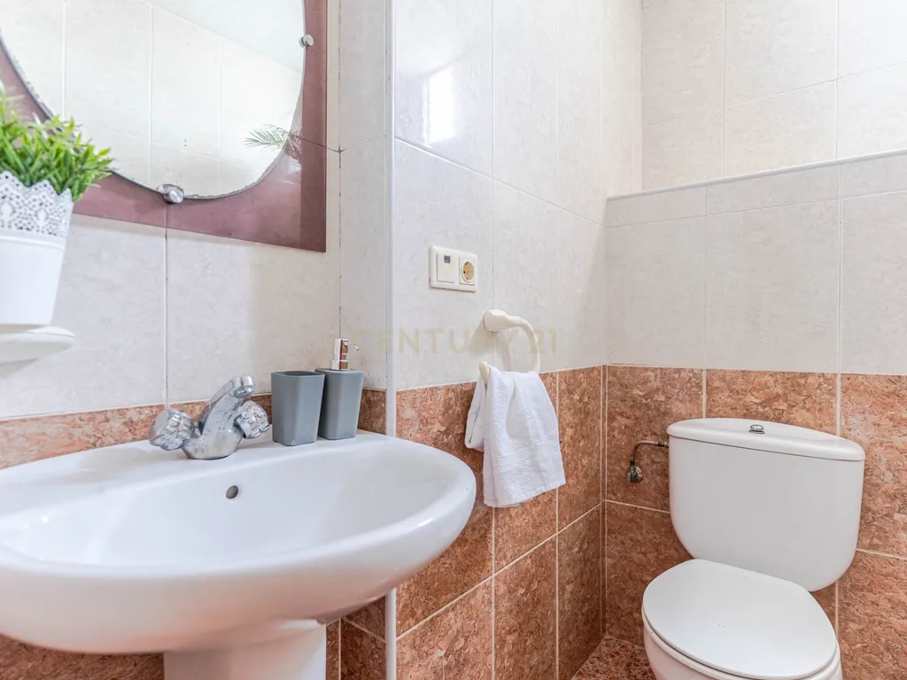 EXCLUSIVA CASA TRADICIONAL CON VISTAS ÚNICAS EN MONTEFRÍO - Image 34