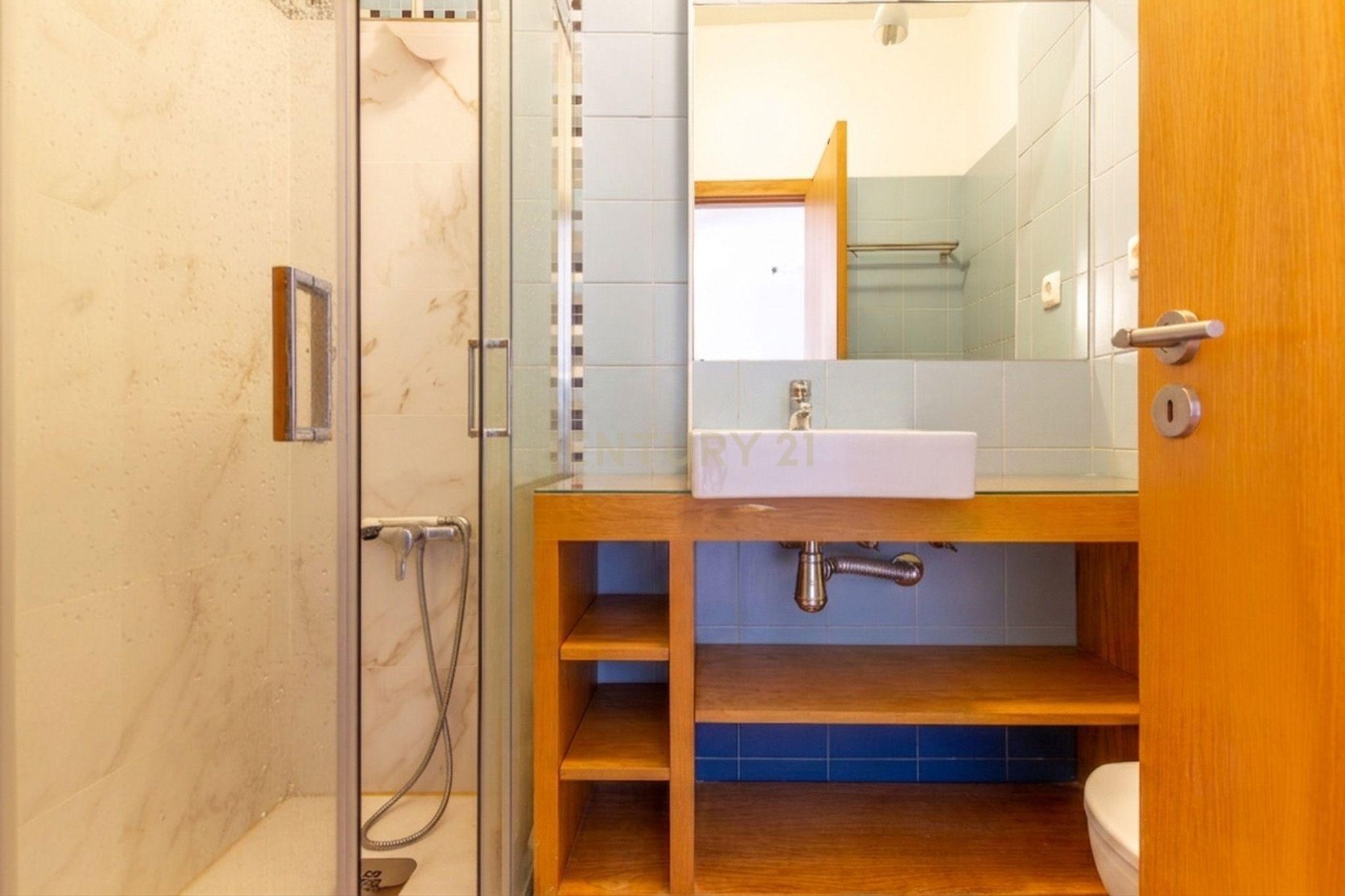 Fotografia 10 de Barreiro / Lavradio - Apartamento de 4 assoalhadas com varandas e lugar de parqueamento e elevador