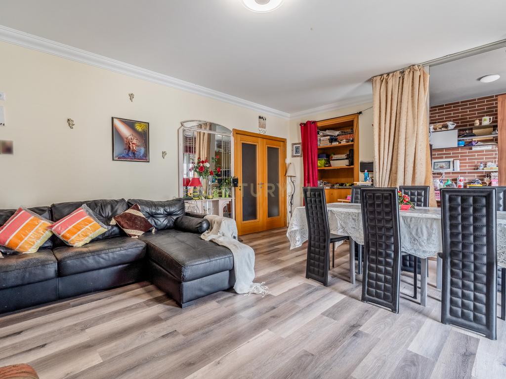 Apartamento T3 com Garagem em Portimão 🏡  - Image 1