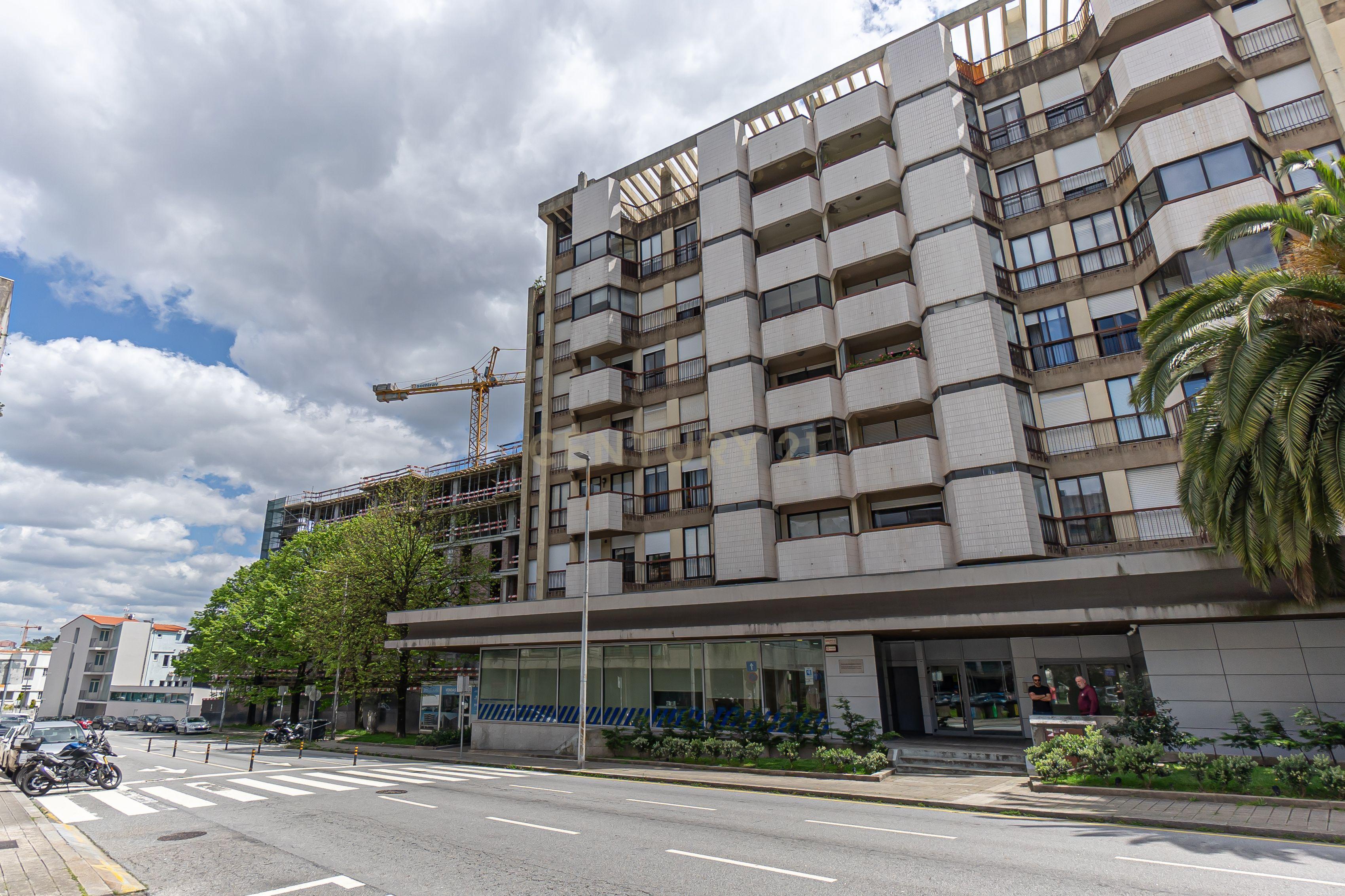 Apartamento T1 com garagem e varanda à Venda – Constituição | Porto Junto ao Vitalis Park (Centro de Treinos FCP) - Image 1