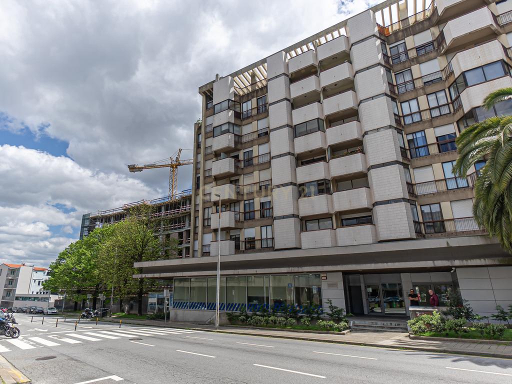 Apartamento T1  com garagem e varanda à Venda – Constituição | Porto Junto ao Vitalis Park (Centro de Treinos FCP)  - Image 1