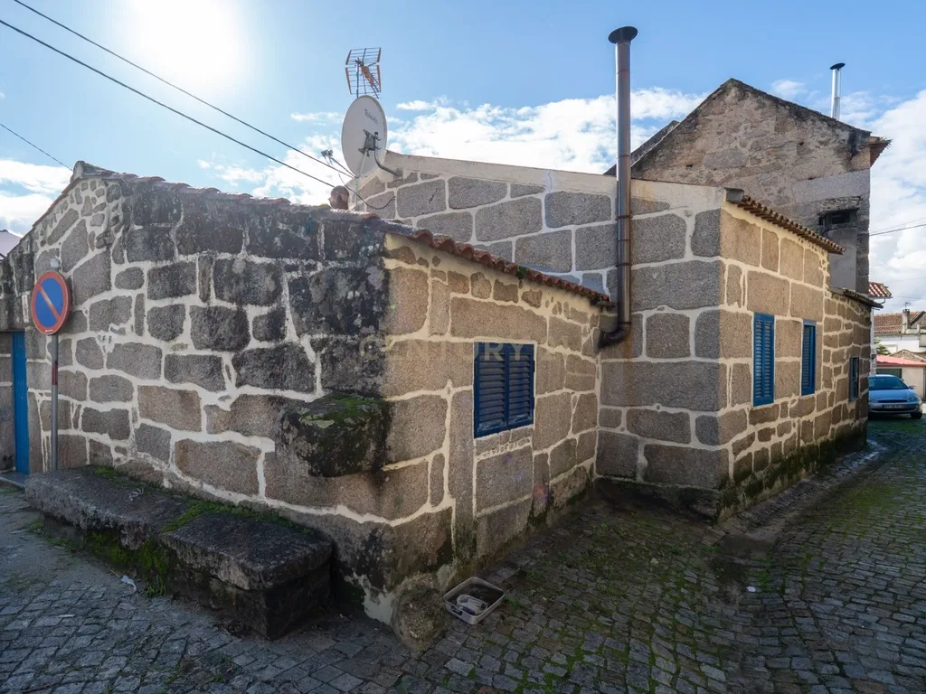 Casa Renovada T3 em Ervedal e Vila Franca da Beira - Image 5