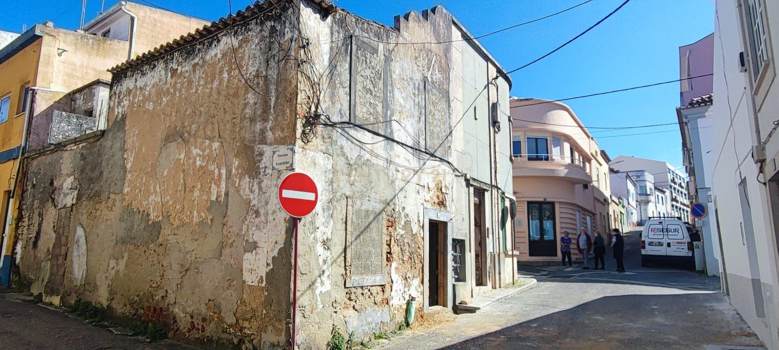 PRÉDIO NO CENTRO HISTÓRICO DE PENICHE – OPORTUNIDADE ÚNICA! - Image 4