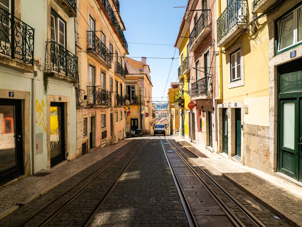 Restaurante Pronto a Funcionar na Emblemática Rua da Bica – Uma Oportunidade Única no Coração de Lisboa - Image 23