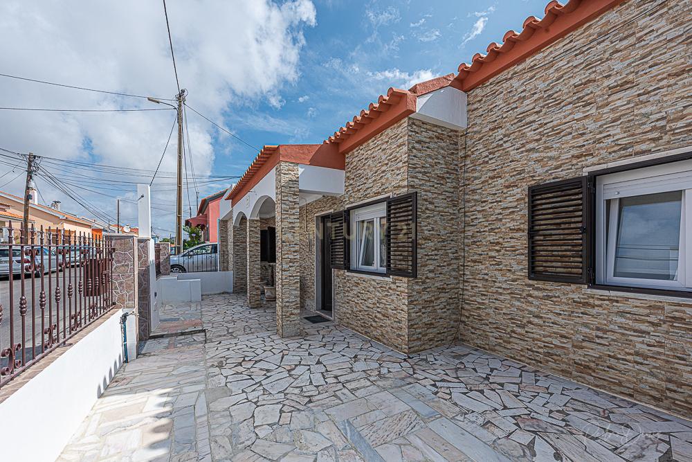 Alojamento Estudantil LÁ-SALETTE ( quarto Melro Azul 11m2 ) - Image 17