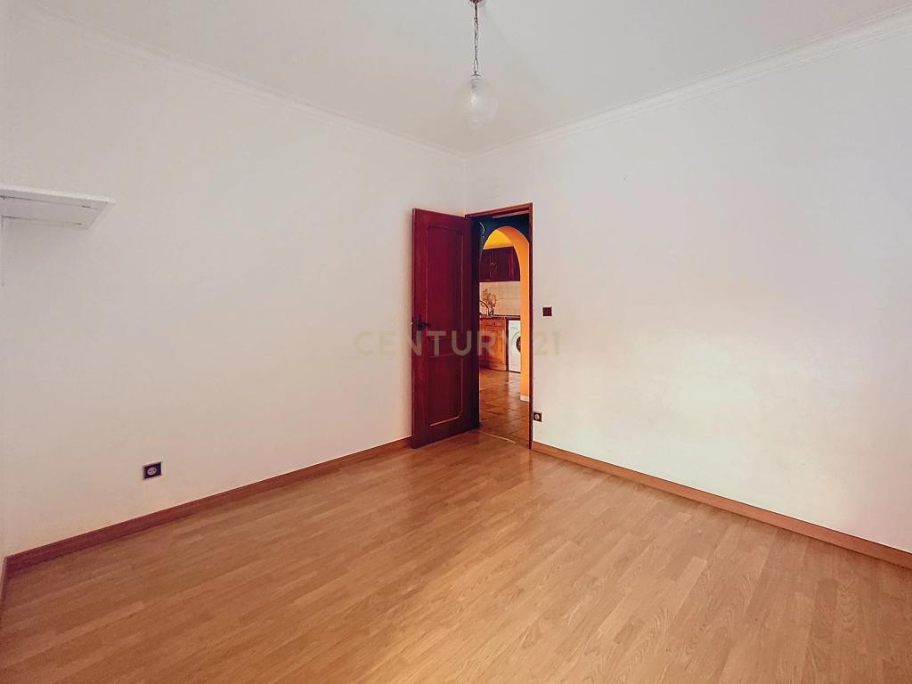 Apartamento T2 - Arrendamento - Bem localizado na Nazaré - Image 11