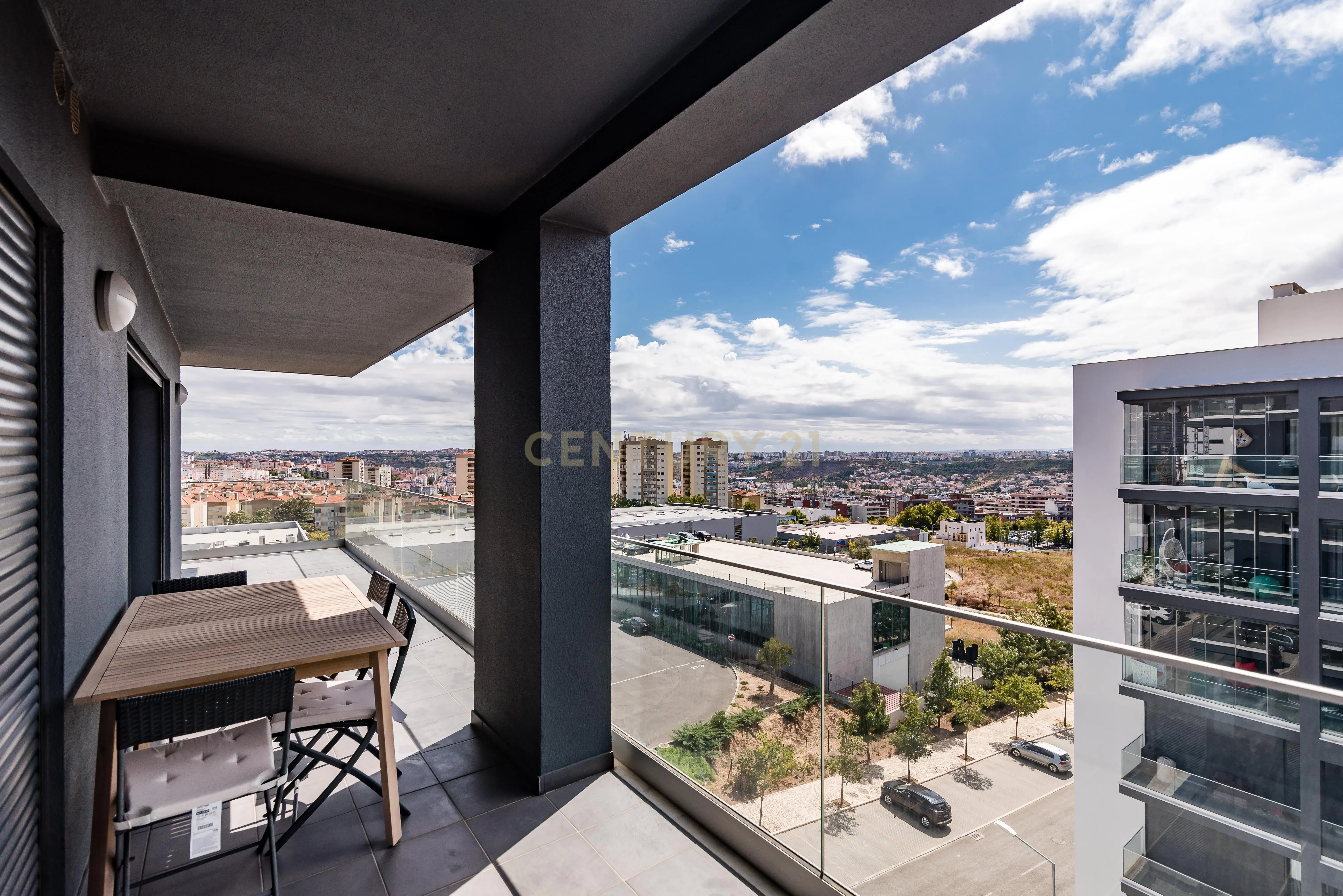 Luxuoso Apartamento T3 em Odivelas com Vista Panorâmica - Image 32