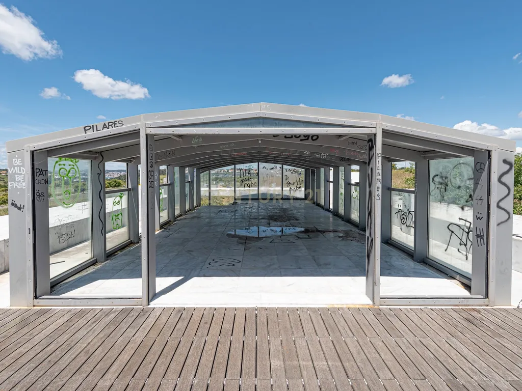 Moradia de Arquitetura Contemporânea na Aldeia dos Capuchos, Vista Mar, Rio e Cidade, com Garagem, Elevador, Piscina e Cobertura com Vista Panorâmica 360º. - Image 17