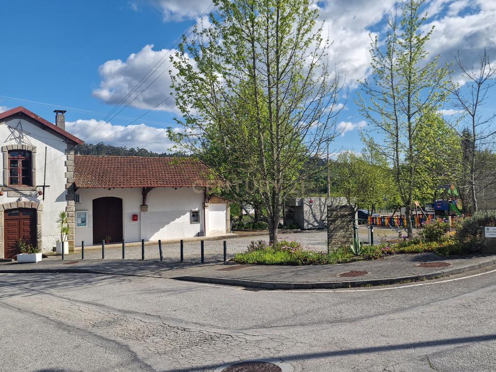 Terreno com vista deslumbrante para a Serra do Caramulo, junto à Estação de Moçâmedes e ciclovia, em Vouzela - Image 5