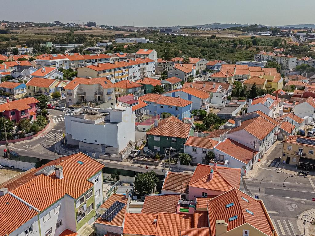Apartamento T2 parcialmente renovado — Porto Salvo - Image 37