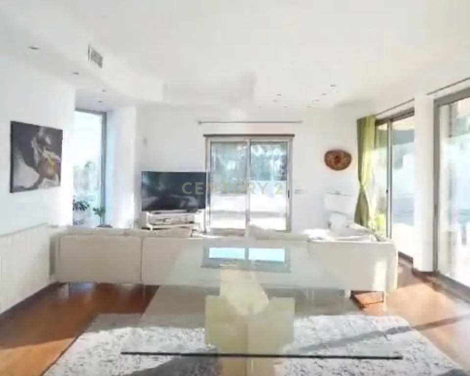 Casa T5 em Sesimbra, Setúbal com Piscina e Jardim Privado - Image 3