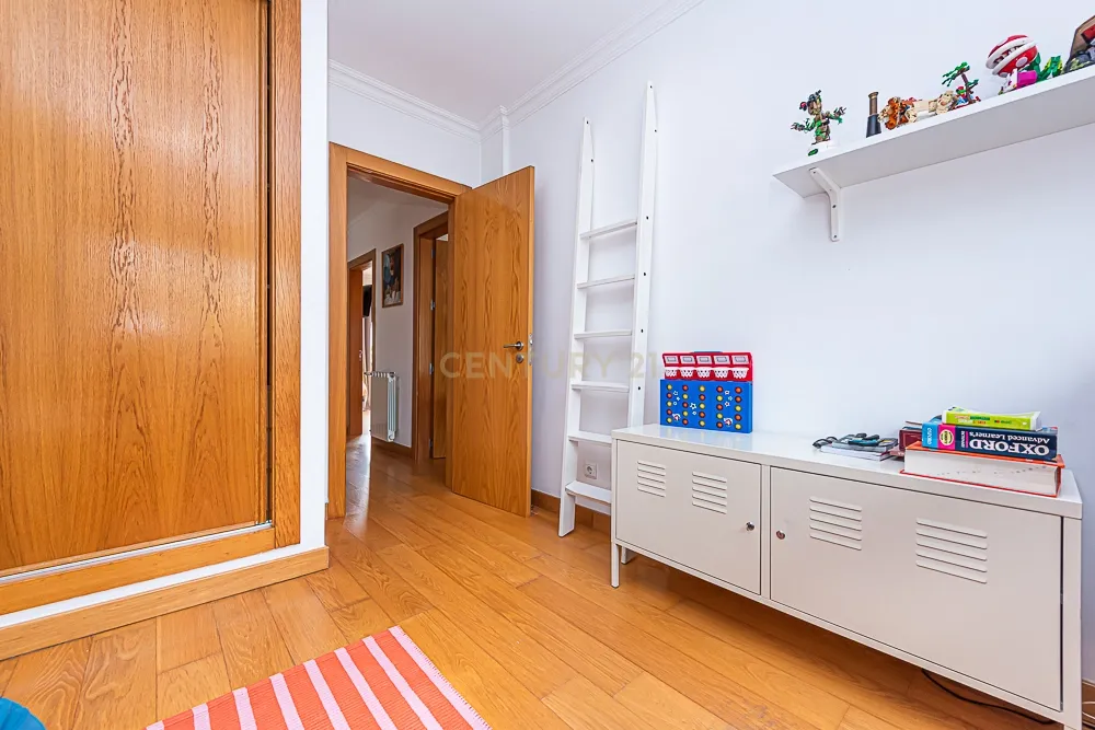 Moradia T3+1 com Garagem em Cabanas - Image 20