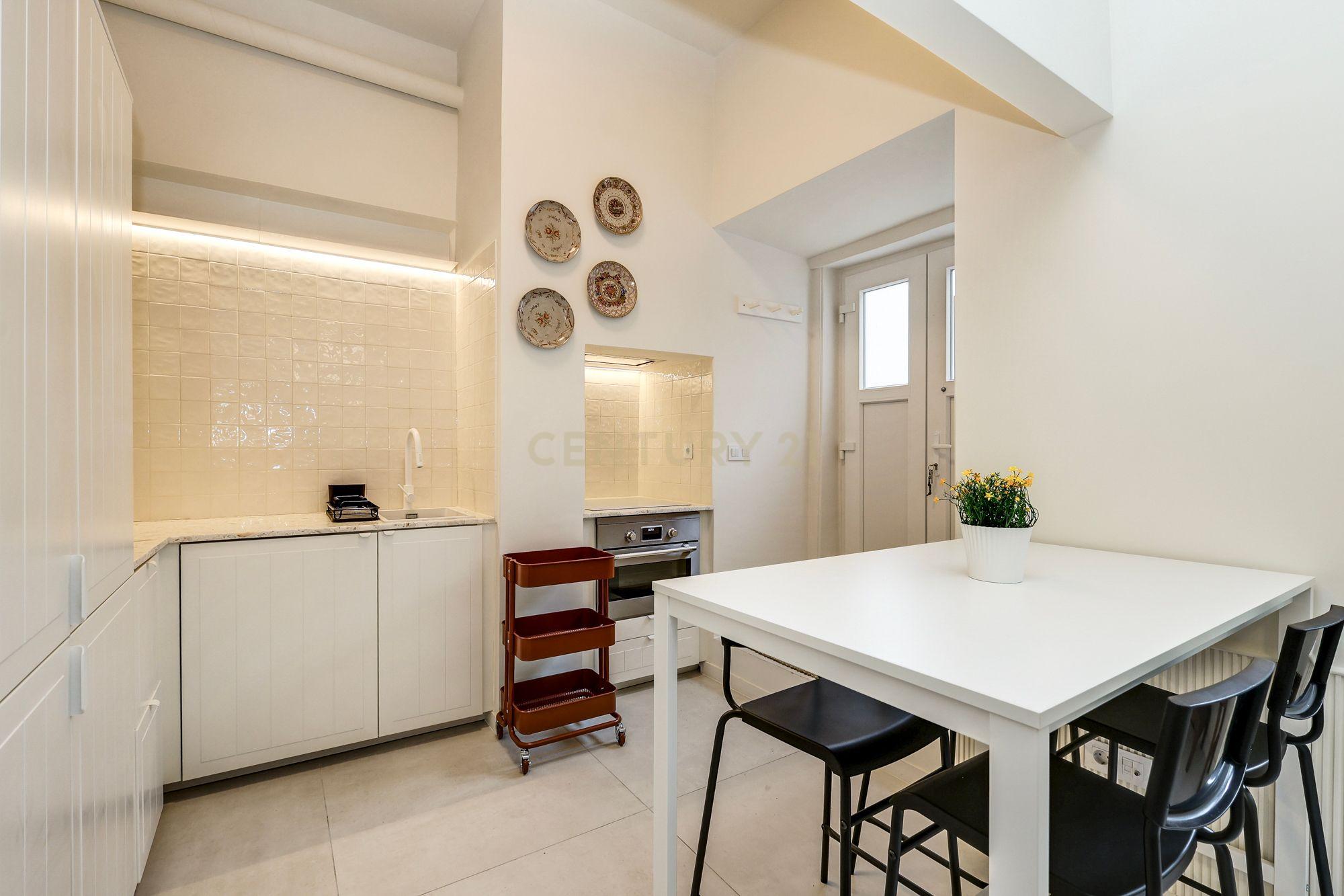 Fotografia 5 de Charming Renovated One-Bedroom Apartment in the Heart of Lapa — Utilities Included