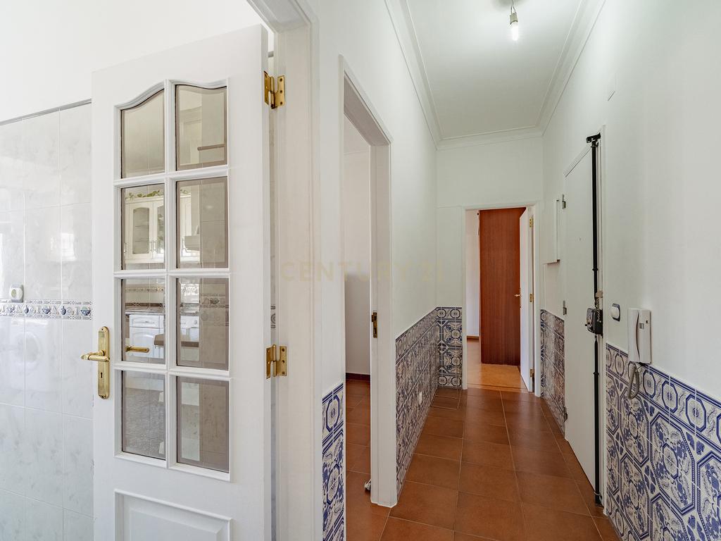 Apartamento T1 Feijó - Almada - Image 9