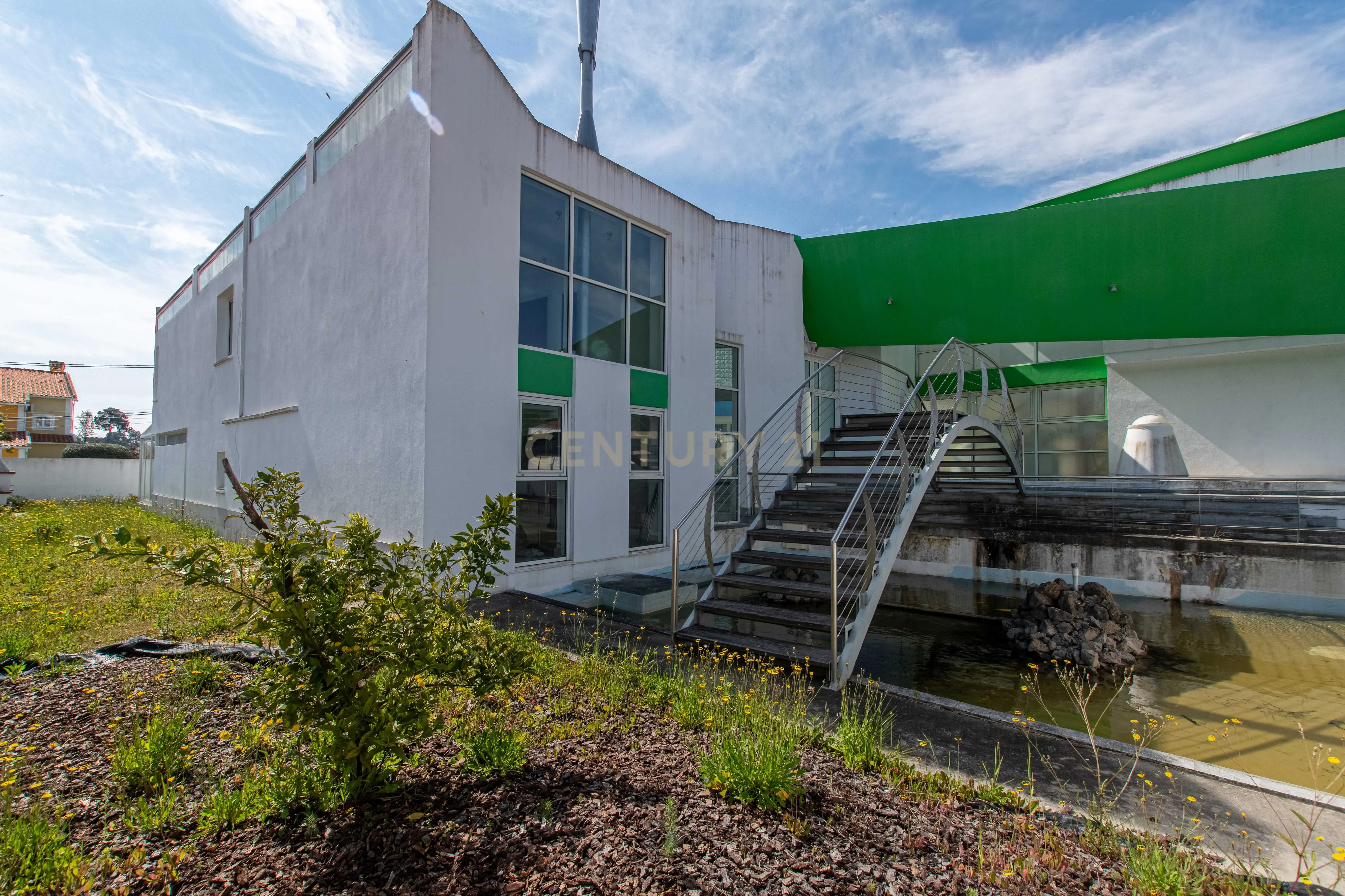 Fotografia 6 de Moradia Exclusiva com Piscina Interior, Mezzanine e Potencial Único na Verdizela