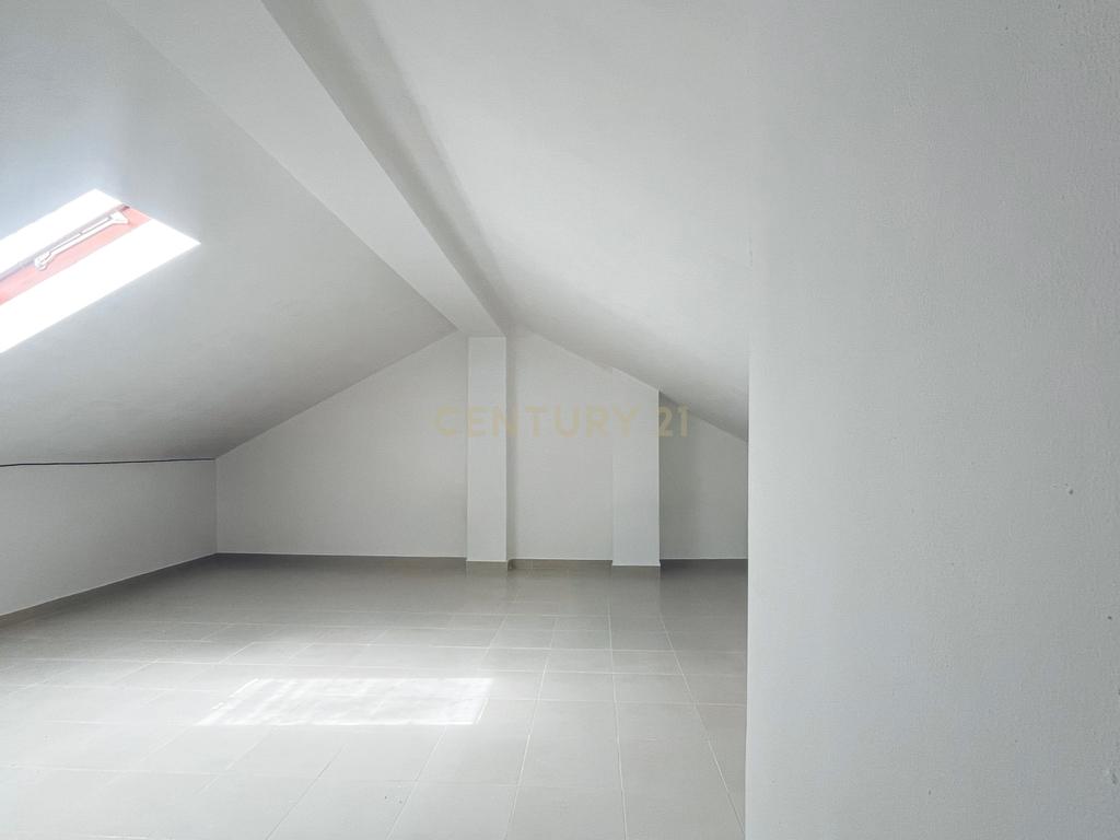 Moradia T2+1 Sobreiro, Mafra - Garagem Box - Image 24