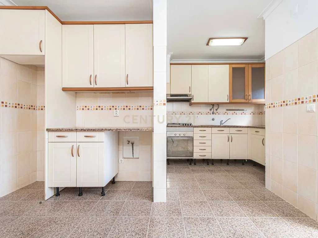 Espaçoso Apartamento T2 Póvoa da Galega com Terraço e Vista Desafogada - Image 27
