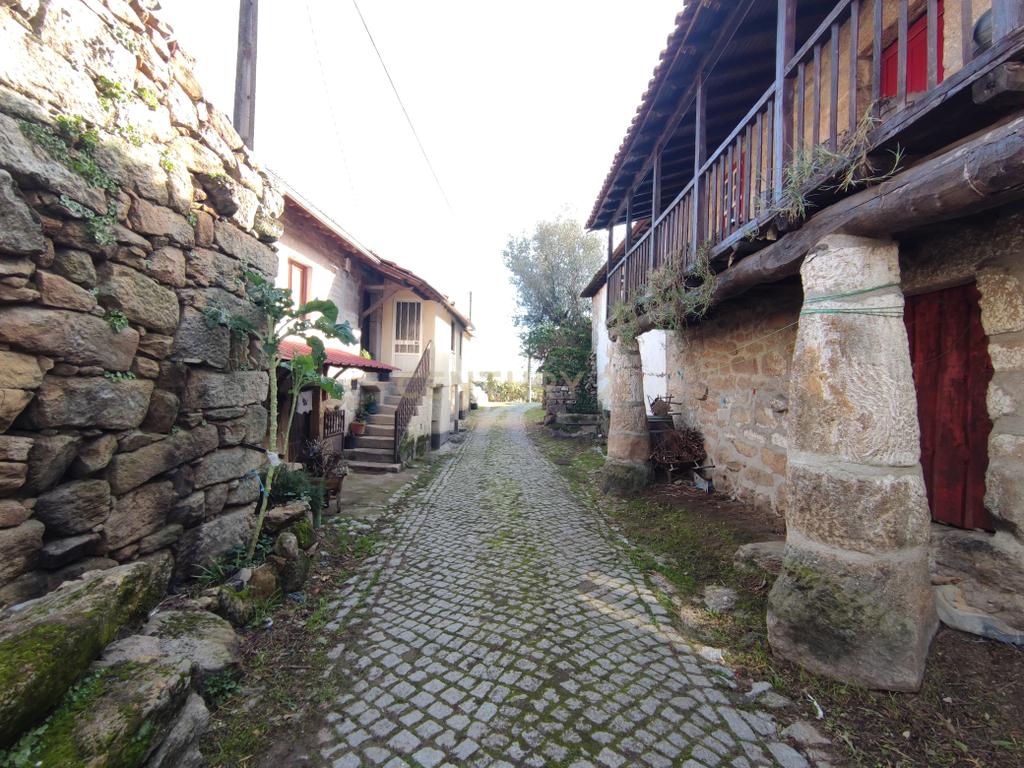 Moradia para recuperar a 5kms da cidade de Chaves - Image 7