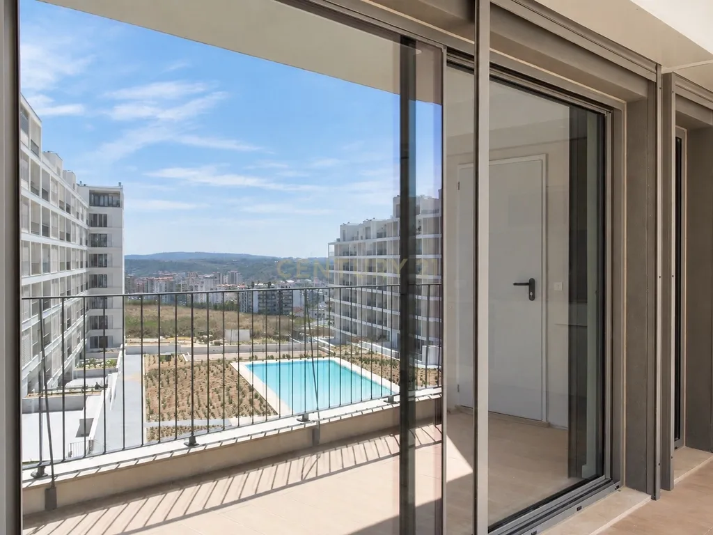 T4 Novo ELOU JARDINS condomínio privado com piscina em Santo António dos Cavaleiros - Image 11