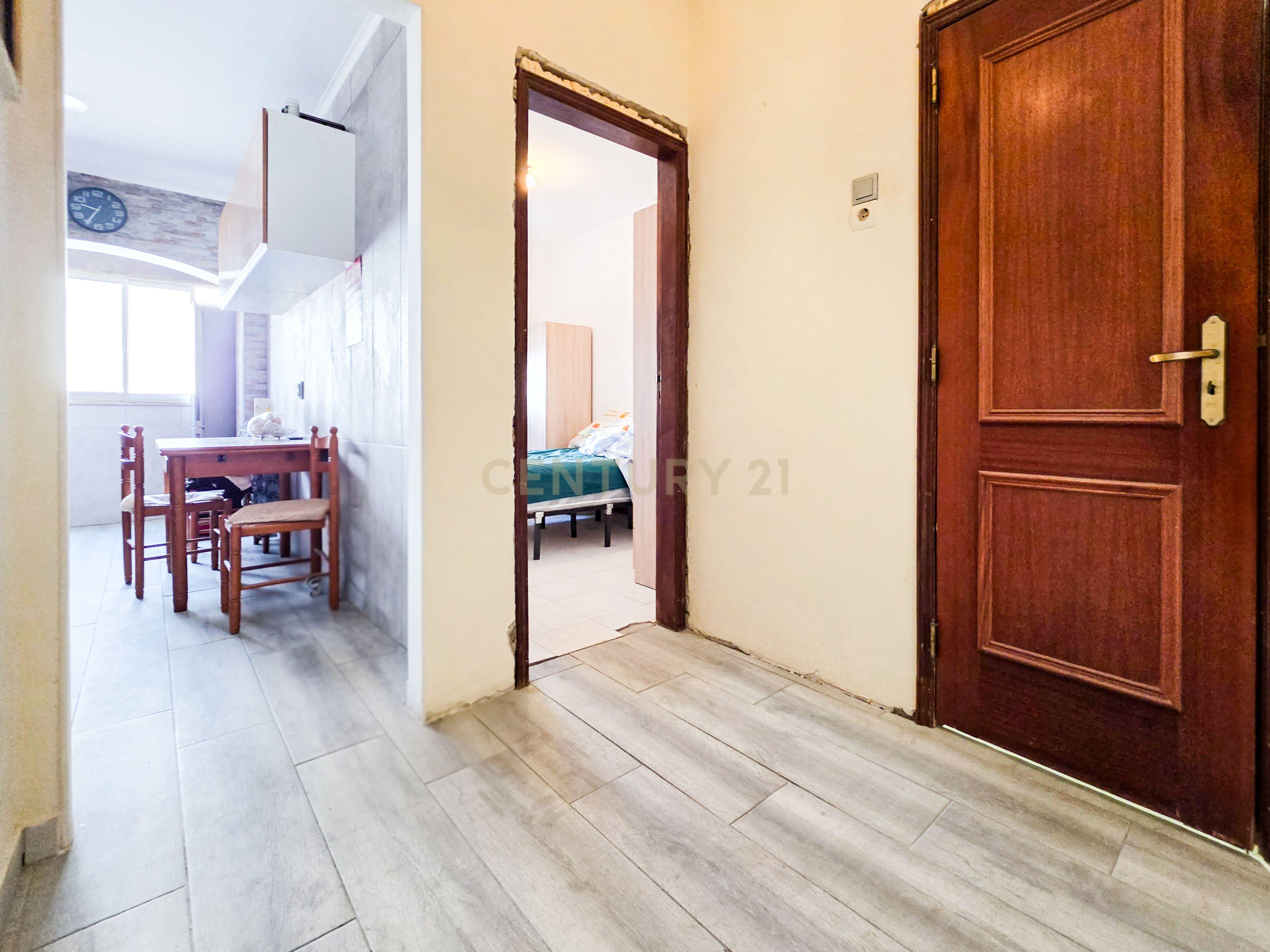 Fotografia 7 de Apartamento T1 com Varanda em Localização Central