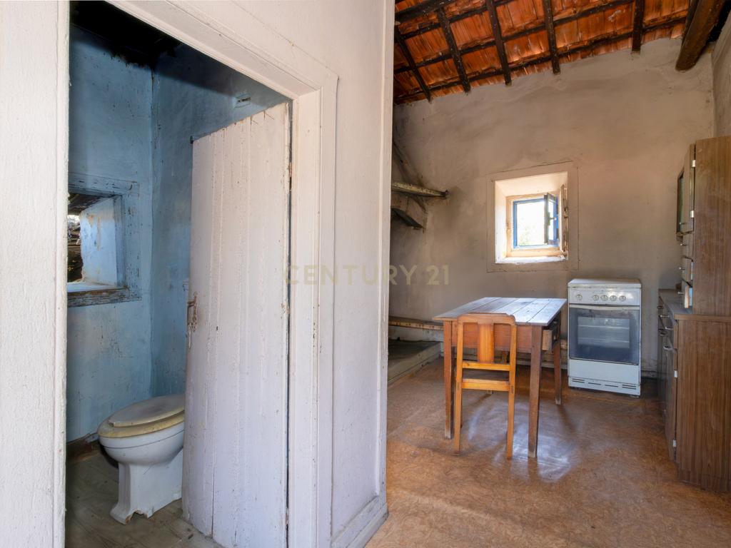 Moradia T2 para reconstrução em Casais da Abadia, Caxarias, Ourém - Image 12
