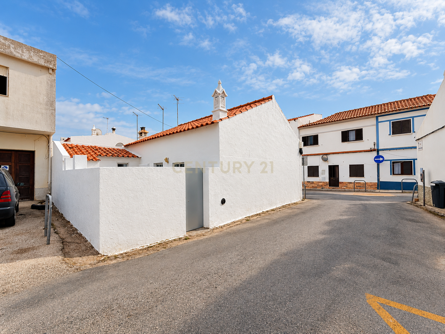 Fotografia 3 de Uma casa com alma portuguesa, espaço exterior e Lagos mesmo ali ao lado.