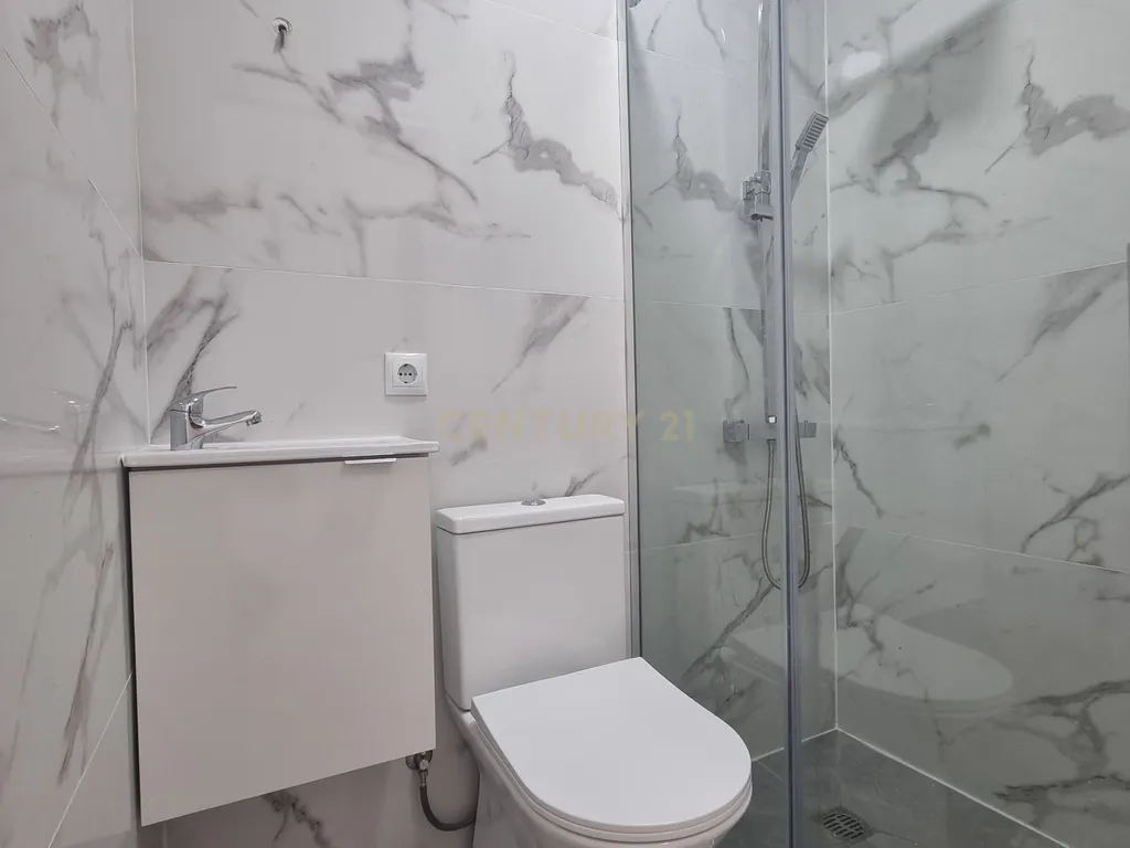 Apartamento Renovado T3 na Torre, Cascais - Image 3