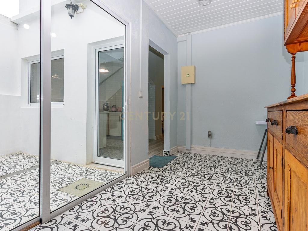 Casa Renovada com Vista para a Cidade em Ponta Delgada - Image 20