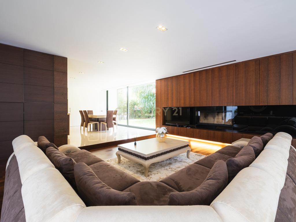 Luxuosa Moradia T4 com Piscina e Vista Panorâmica em Lousada - Image 19