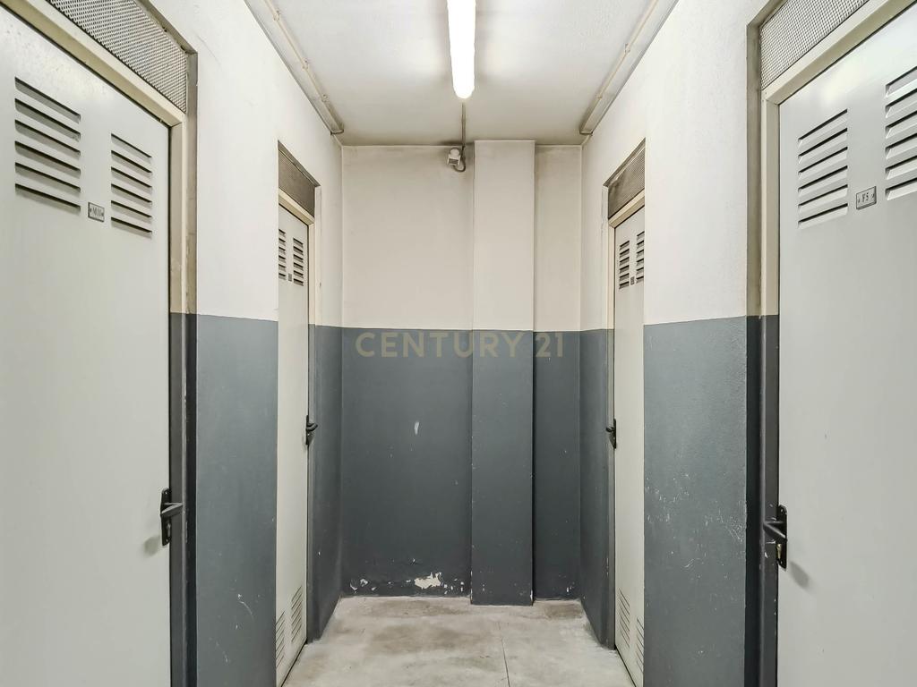 Apartamento T2 com Garagem e Arrumos — Coronado, São Mamede - Image 30
