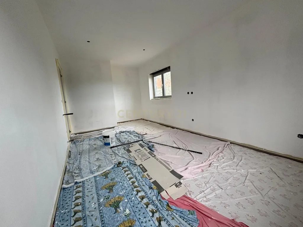 Terreno em Albergaria dos Doze com moradia T5 em fase de conclusão - Image 19