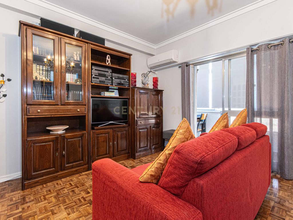 Apartamento T2 em Vialonga | Aproveitamento sótão - Image 13